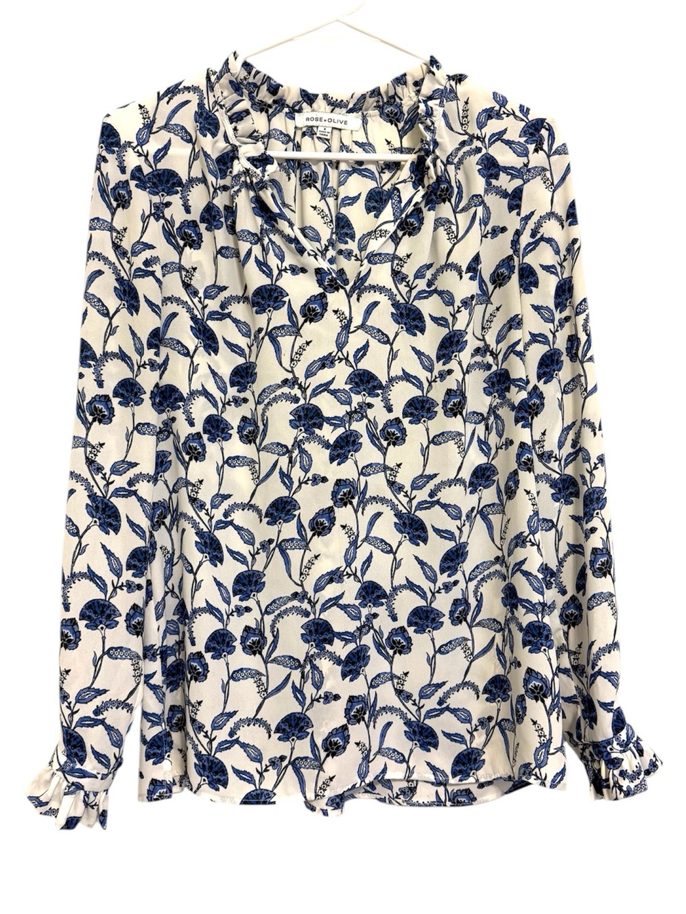2/$30 Rose + Olive Blue Off White Floral Ruffle Neck Blouse Size Small